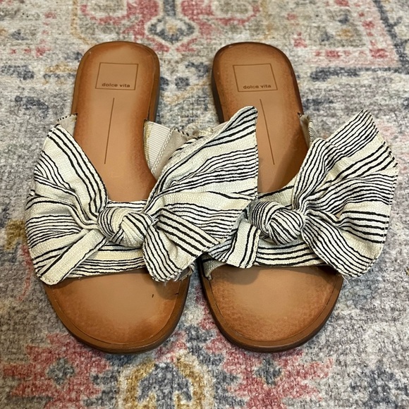 Dolce Vita Parin Striped Oversize Bow Sandals - Picture 4 of 7